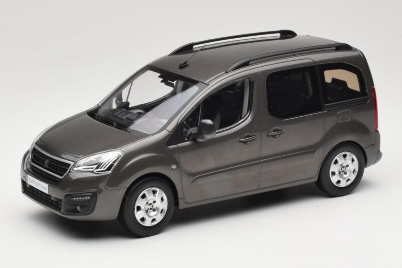 Renault Juvaquatre Break 300 kg Ivoire Norev 1:18 185260 Métal