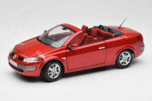 Renault Megane Mk1 CC Rouge Solido 1:18 8152 Métal