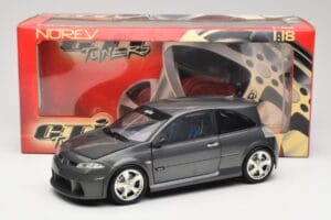 Renault Megane Mk2 RS Vampire Grey Norev 1:18 185101 Métal — image 8 sur 8