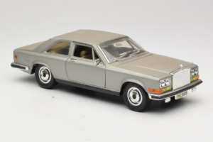 Rolls-Royce Camargue Argent Bburago 1:18 3001-M2 Métal — image 6 sur 8
