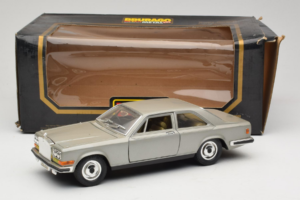 Rolls-Royce Camargue Argent Bburago 1:18 3001-M2 Métal — image 8 sur 8