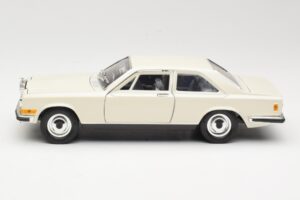Rolls-Royce Camargue Blanc Bburago 1:22 3001-M1 Métal — image 4 sur 8