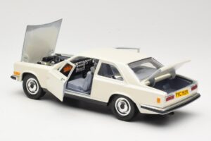 Rolls-Royce Camargue Blanc Bburago 1:22 3001-M1 Métal — image 5 sur 8