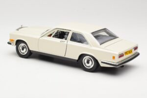 Rolls-Royce Camargue Blanc Bburago 1:22 3001-M1 Métal — image 7 sur 8