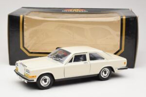 Rolls-Royce Camargue Blanc Bburago 1:22 3001-M1 Métal — image 8 sur 8