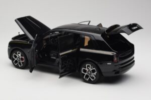 Rolls-Royce Cullinan Noir Avec Gold Coachline & Shadow Wheels OEM 1:18 028-15A Métal — image 5 sur 8