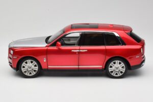 Rolls-Royce Cullinan Rouge Avec Shadow Wheels OEM 1:18 028-18A Métal — image 4 sur 8