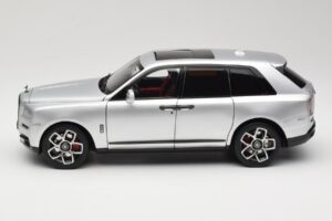 Rolls-Royce Cullinan Argent Avec Shadow Wheels OEM 1:18 028-16A Métal — image 4 sur 8