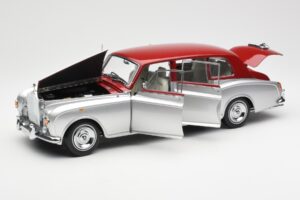 Rolls-Royce Phantom VI Argent Rouge Kyosho 1:18 08905SR Métal — image 2 sur 8