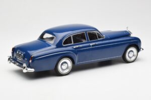 Rolls-Royce Silver Cloud III Flying Spur Mulliner RHD Bleu Foncé MCG 1:18 MCG18124 Métal — image 2 sur 6