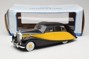 Rolls-Royce Silver Wraith Empress by Hooper Noir & Jaune MCG 1:18 MCG18066 Métal — image 6 sur 6
