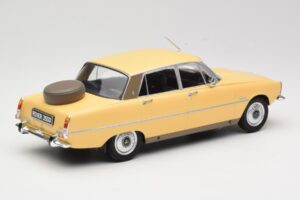Rover 3500 V8 P6 Crème MCG 1:18 MCG18046 Métal — image 2 sur 6