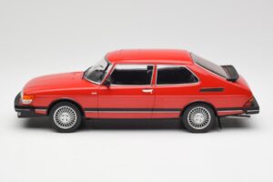 Saab 900 GL Rouge MCG 1:18 MCG18340 Métal — image 5 sur 6