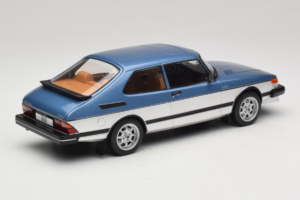 Saab 900 Turbo Blue Metallic MCG 1:18 MCG18261MCW Métal — image 2 sur 6
