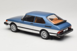 Saab 900 Turbo Blue Metallic MCG 1:18 MCG18261MCW Métal — image 5 sur 6