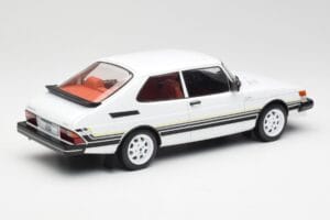 Saab 900 Turbo Blanc MCG 1:18 MCG18339 Métal — image 2 sur 6
