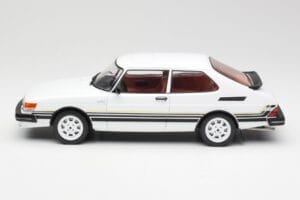 Saab 900 Turbo Blanc MCG 1:18 MCG18339 Métal — image 3 sur 6