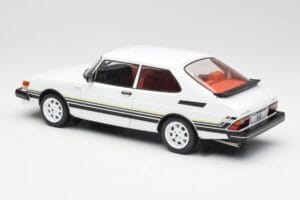 Saab 900 Turbo Blanc MCG 1:18 MCG18339 Métal — image 5 sur 6