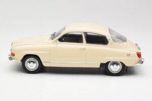 Saab 96 V4 Beige MCG 1:18 MCG18059 Métal — image 3 sur 6