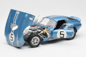 Shelby Cobra Daytona Coupe #5 D. Gurney / B. Bondurant 24 Hours of Le Mans 1964 Exoto 1:18 135190555498 Métal — image 2 sur 8