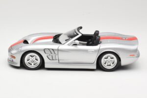 Shelby Series 1 Argent Bburago 1:18 3323 Métal — image 4 sur 8