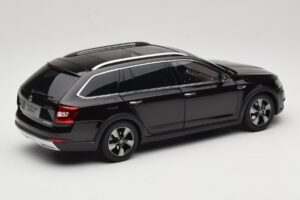 Skoda Octavia Mk4 Combi Marron Paudi Model 1:18 ZMR000005BRA Métal — image 3 sur 8