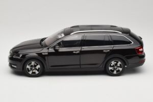 Skoda Octavia Mk4 Combi Marron Paudi Model 1:18 ZMR000005BRA Métal — image 4 sur 8