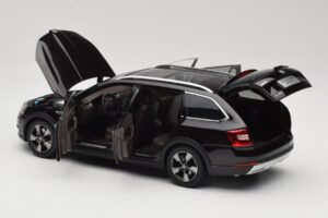 Skoda Octavia Mk4 Combi Marron Paudi Model 1:18 ZMR000005BRA Métal — image 5 sur 8