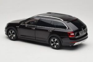 Skoda Octavia Mk4 Combi Marron Paudi Model 1:18 ZMR000005BRA Métal — image 7 sur 8
