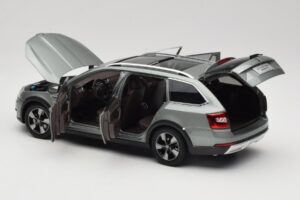 Skoda Octavia Mk4 Combi Vert Paudi Model 1:18 ZMR000005GRU Métal — image 5 sur 8