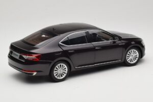 Skoda Superb Mk3 Noir Paudi Model 1:18 ZSS000006BLA Métal — image 3 sur 8