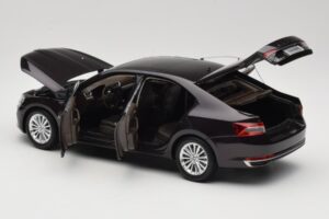 Skoda Superb Mk3 Noir Paudi Model 1:18 ZSS000006BLA Métal — image 5 sur 8