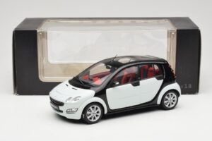 Smart Forfour Blanc Kyosho 1:18 0019141V001C01Q00 Métal — image 8 sur 8