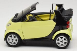 Smart Fortwo 450 Cabrio Jaune Minichamps 1:18 0012889V001C49Q00 Métal — image 4 sur 8