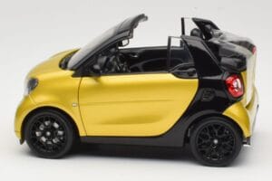 Smart Fortwo 453 Cabriolet Noir Et Jaune Norev 1:18 B66960289 Métal — image 4 sur 8
