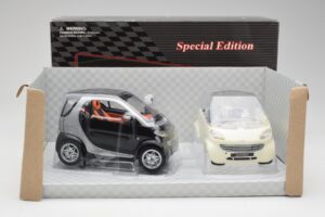 Smart Fortwo Noir & Blanc Maisto 1:18 56045 Métal — image 2 sur 3