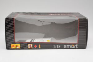 Smart Fortwo Noir & Blanc Maisto 1:18 56045 Métal — image 3 sur 3