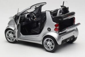 Smart Fortwo W450 Brabus Cabrio Argent Édition Concessionnaire Kyosho 1:18 0017769V001C05Q00 Métal — image 5 sur 8