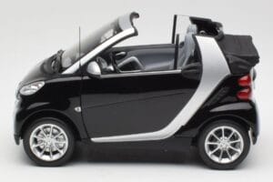 Smart Fortwo Cabriolet W451 Noir & Argent Minichamps 1:18 Q0022566V001C18Q00 Métal — image 4 sur 8
