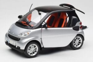 Smart Fortwo Coupé W451 Argent & Noir Minichamps 1:18 Q0022528V001C75Q00 Métal — image 2 sur 8