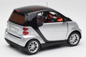 Smart Fortwo Coupé W451 Argent & Noir Minichamps 1:18 Q0022528V001C75Q00 Métal — image 3 sur 8