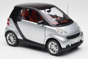 Smart Fortwo Coupé W451 Argent & Noir Minichamps 1:18 Q0022528V001C75Q00 Métal — image 6 sur 8