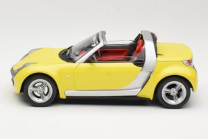 Smart Roadster 452 Jaune Bburago 1:18 34099-M2 Métal — image 4 sur 8