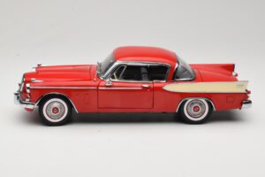 Studebaker Golden Hawk Apache Red Motor City 1:18 80009 Métal — image 4 sur 8