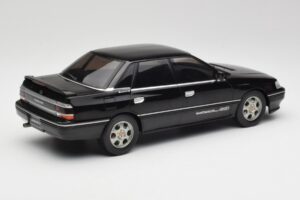 Subaru Legacy RS Noir IXO 1:18 18CMC131A Métal — image 2 sur 6