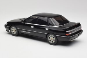 Subaru Legacy RS Noir IXO 1:18 18CMC131A Métal — image 5 sur 6