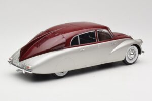 Tatra 87 Argent & Rouge Foncé MCG 1:18 MCG18067 Métal — image 2 sur 6