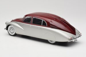 Tatra 87 Argent & Rouge Foncé MCG 1:18 MCG18067 Métal — image 5 sur 6