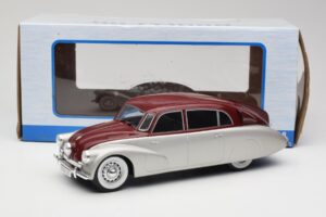 Tatra 87 Argent & Rouge Foncé MCG 1:18 MCG18067 Métal — image 6 sur 6