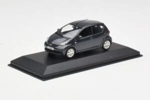 Toyota Aygo AB10 Grey Metallic Minichamps 1:43 AYGO001 Métal — image 2 sur 4